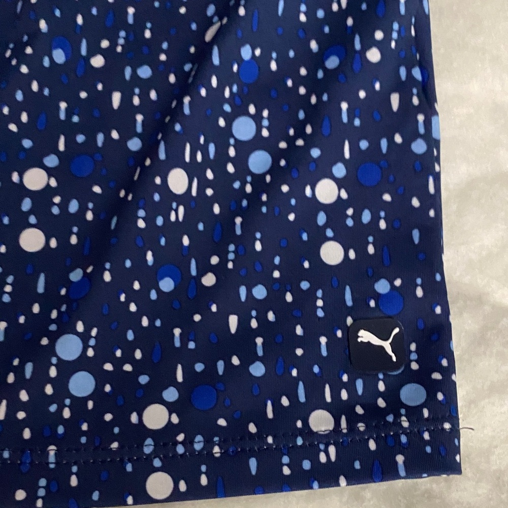 3/$20✨Puma Navy Blue Short Sleeve V-Neck Dot Print Tee - Picture 6 of 7